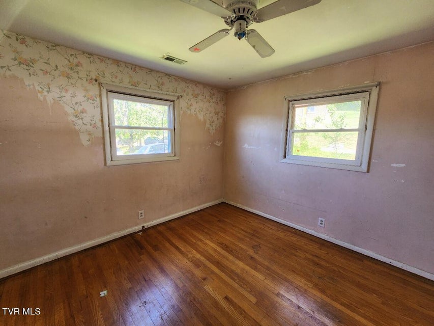 Photo #13: 546 Bays View Court