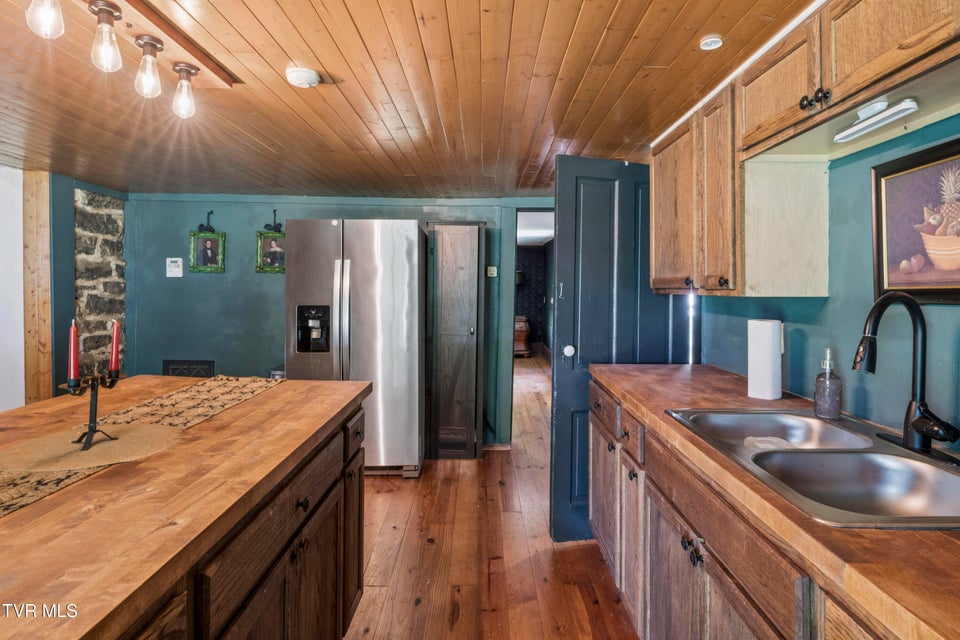 Photo #15: 2833 Oakland Avenue