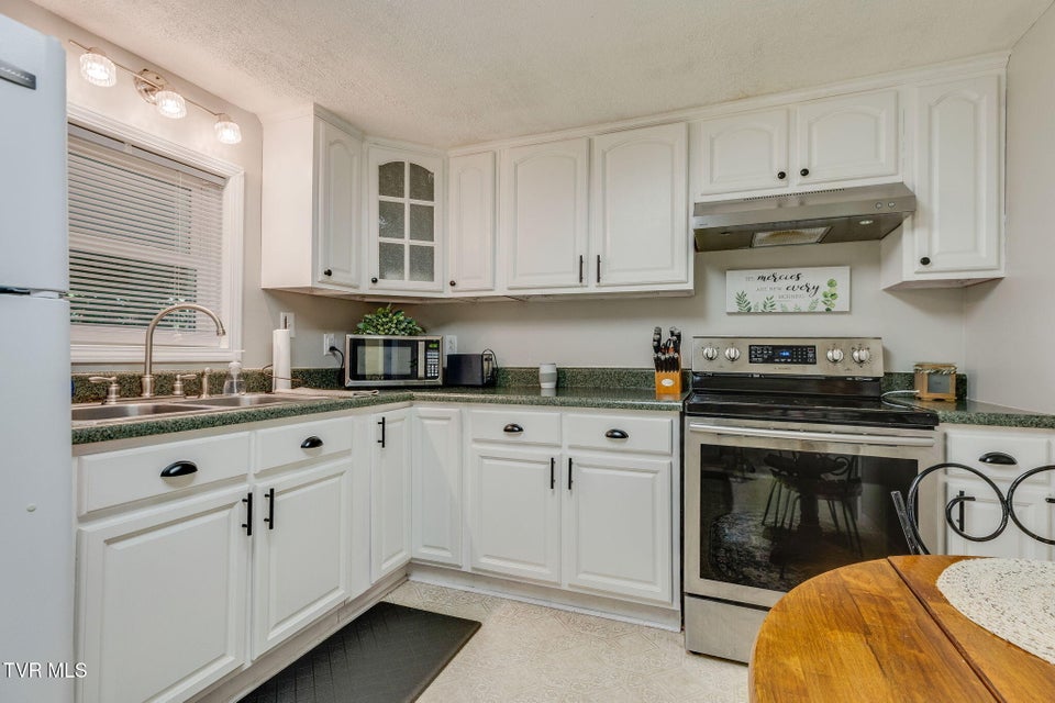 Photo #15: 21 16th Street