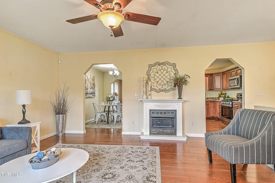 Photo #4: 210 Falcon View Drive