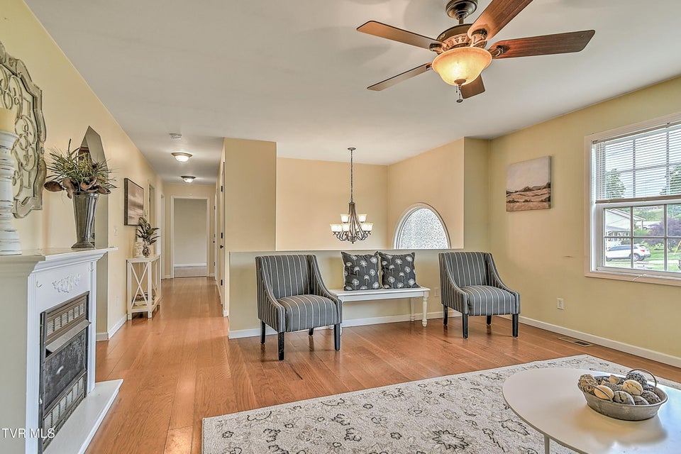 Photo #6: 210 Falcon View Drive
