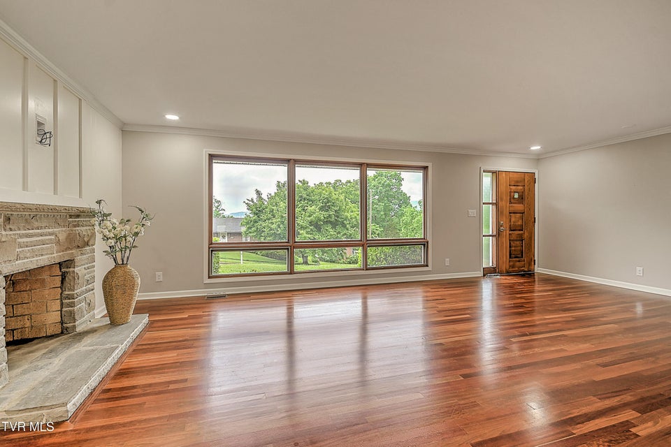 Photo #7: 912 Colfax Avenue