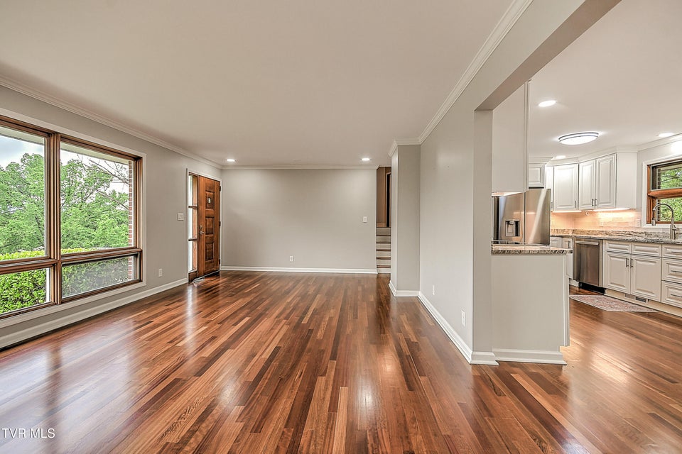 Photo #8: 912 Colfax Avenue