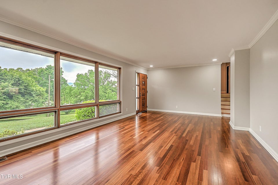 Photo #9: 912 Colfax Avenue