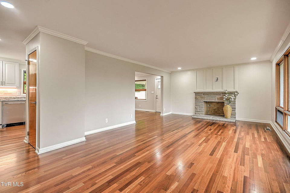 Photo #11: 912 Colfax Avenue