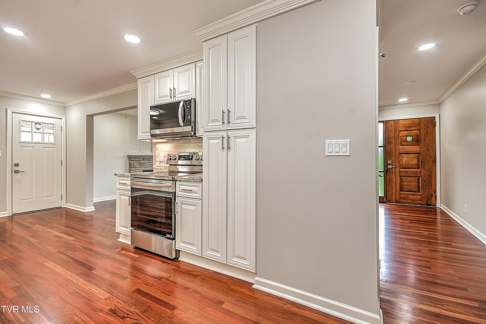 Photo #16: 912 Colfax Avenue