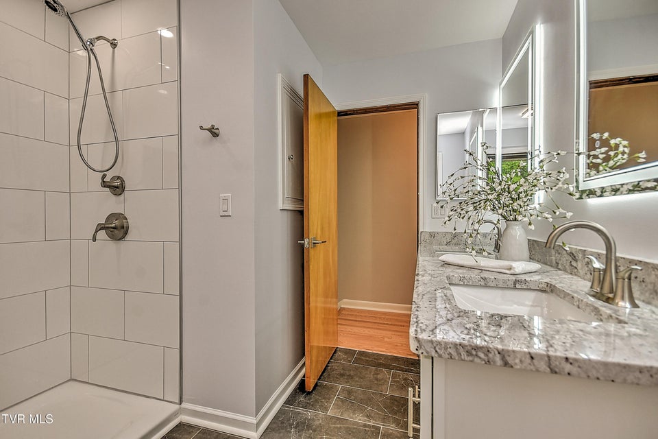 Photo #26: 912 Colfax Avenue