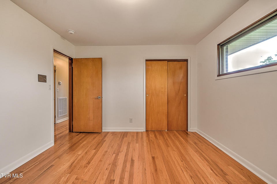Photo #32: 912 Colfax Avenue