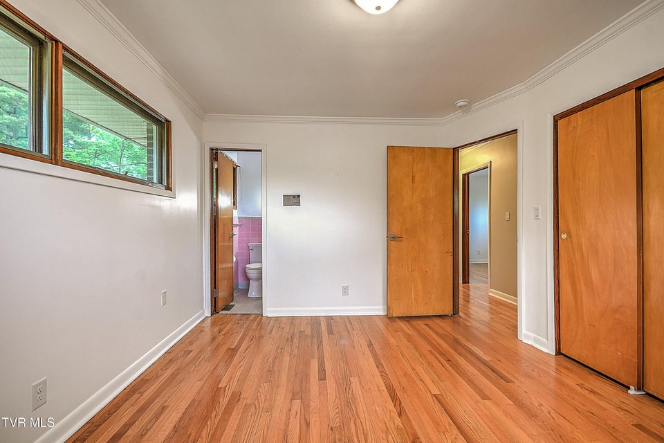 Photo #37: 912 Colfax Avenue