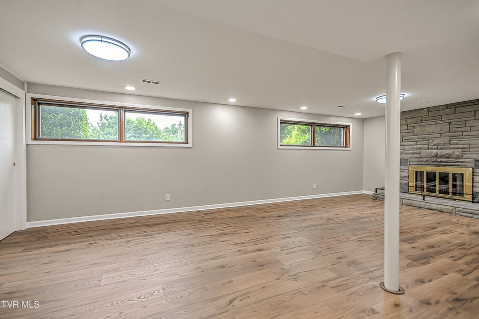 Photo #39: 912 Colfax Avenue