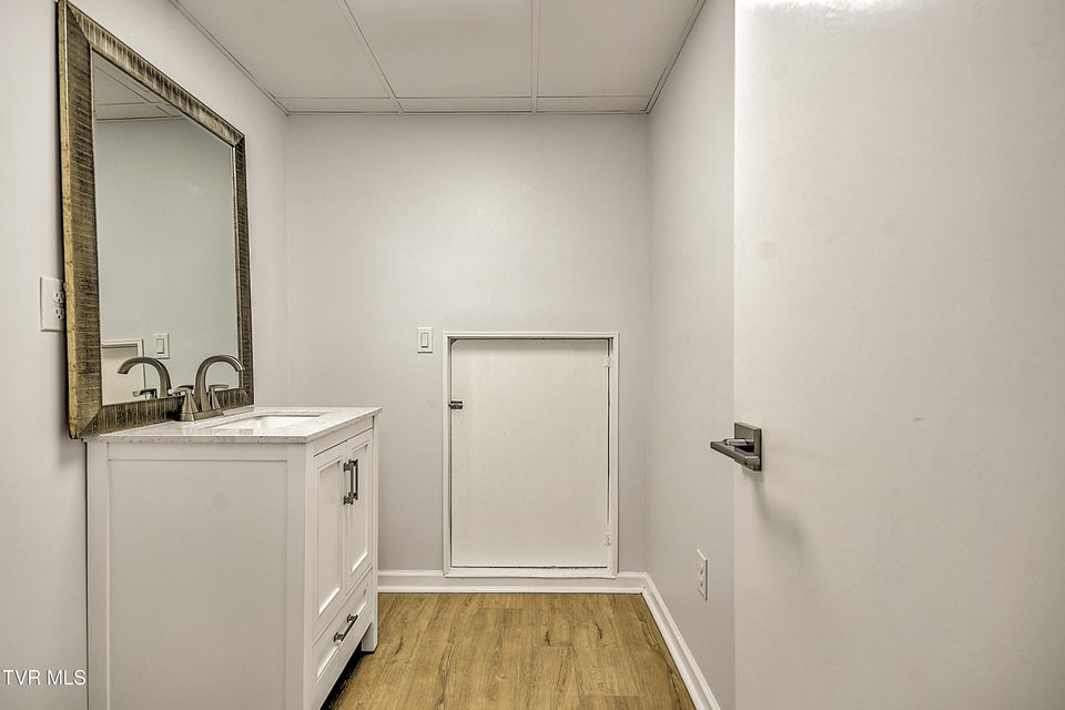Photo #46: 912 Colfax Avenue
