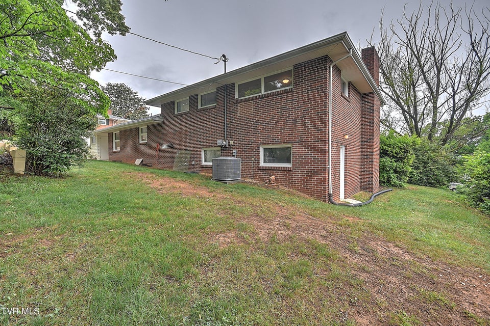 Photo #53: 912 Colfax Avenue