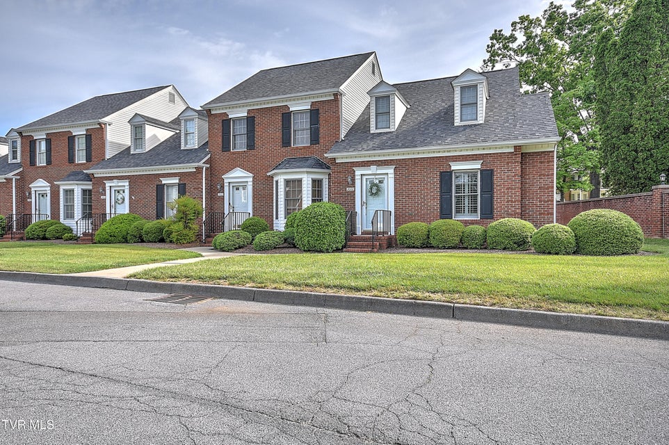Photo #6: 2000 Manor Court