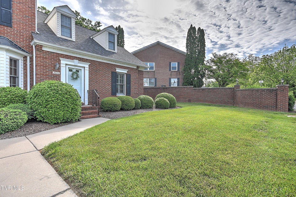 Photo #8: 2000 Manor Court
