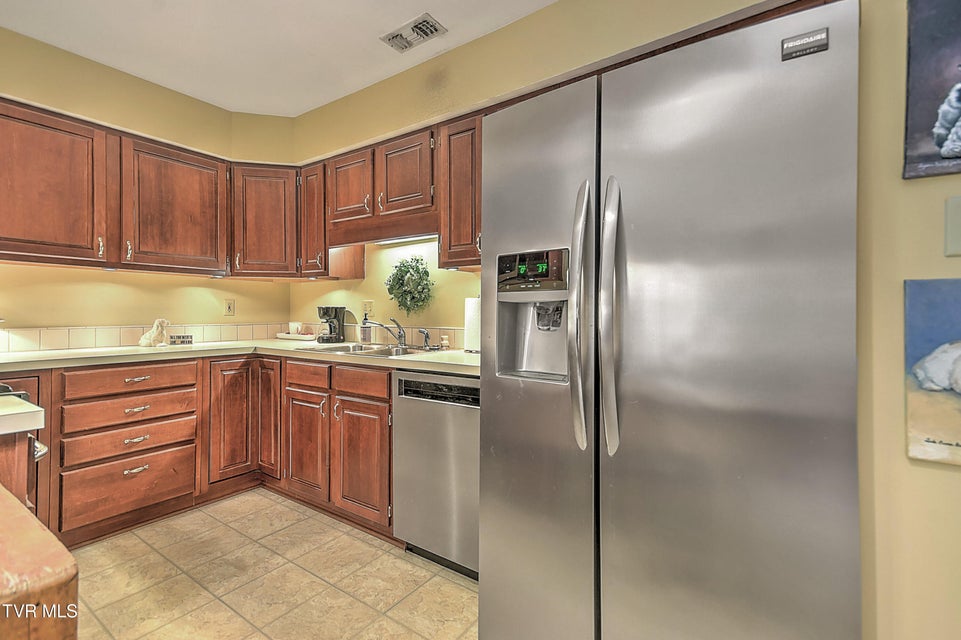 Photo #18: 2000 Manor Court