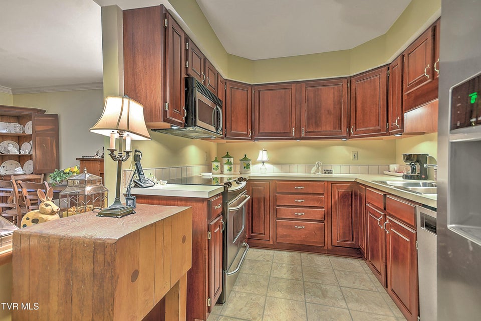 Photo #2: 2000 Manor Court