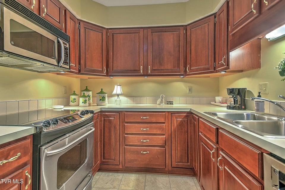 Photo #19: 2000 Manor Court