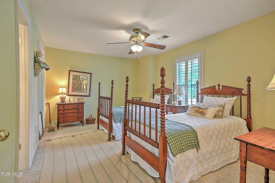 Photo #5: 2000 Manor Court