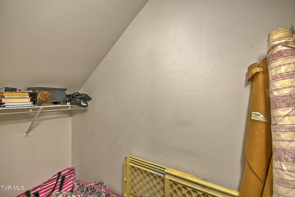 Photo #34: 2000 Manor Court