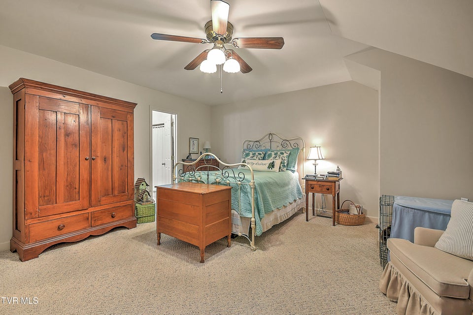 Photo #35: 2000 Manor Court