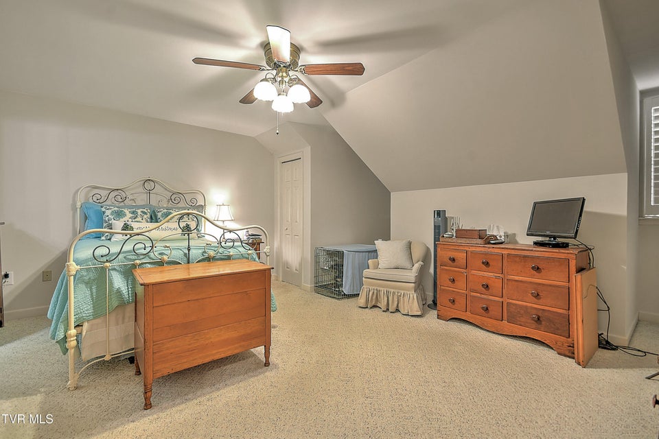 Photo #36: 2000 Manor Court