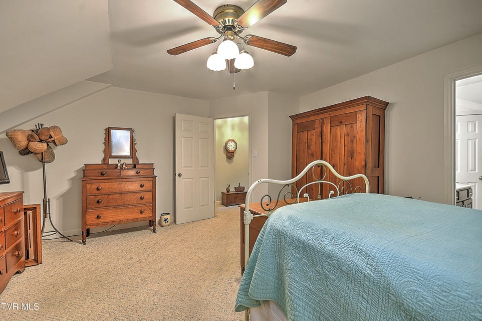Photo #3: 2000 Manor Court
