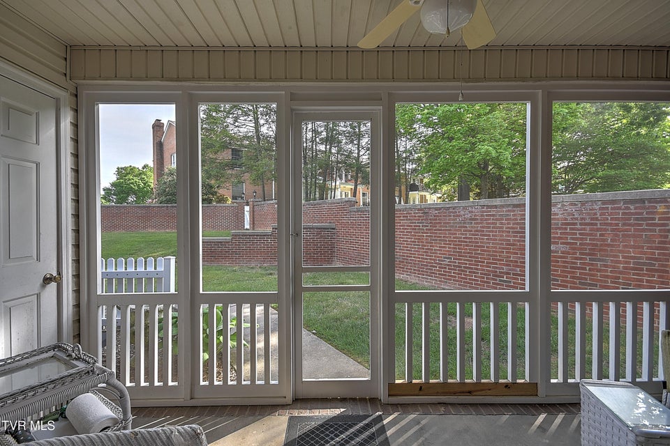 Photo #37: 2000 Manor Court