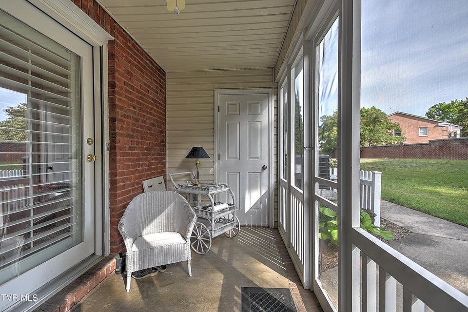 Photo #38: 2000 Manor Court
