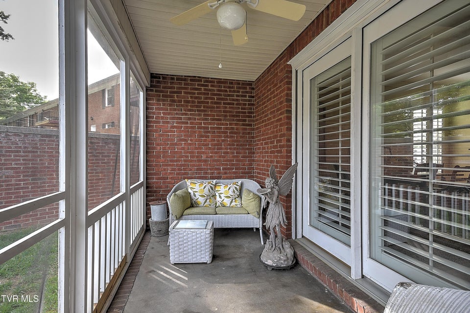 Photo #39: 2000 Manor Court