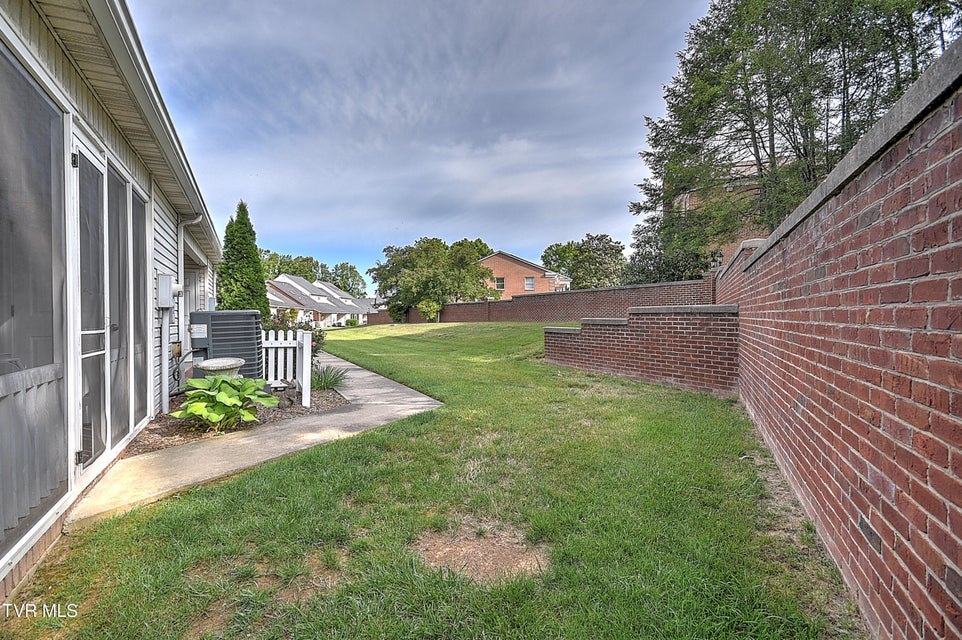 Photo #40: 2000 Manor Court