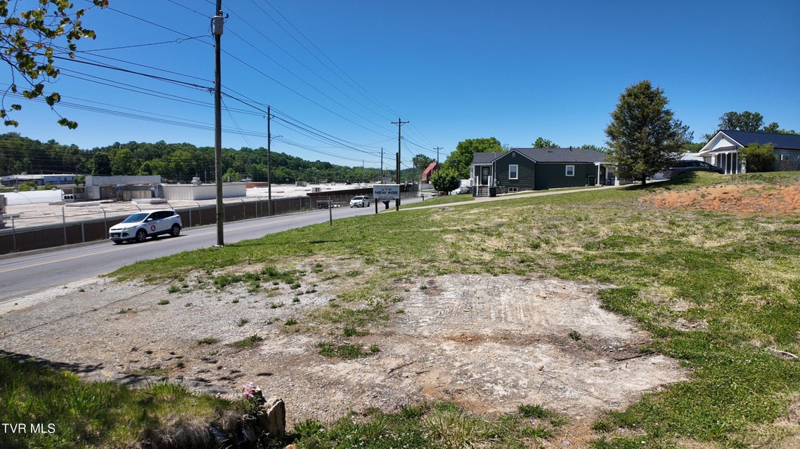 Photo #9: Tr 1 Bernard Avenue
