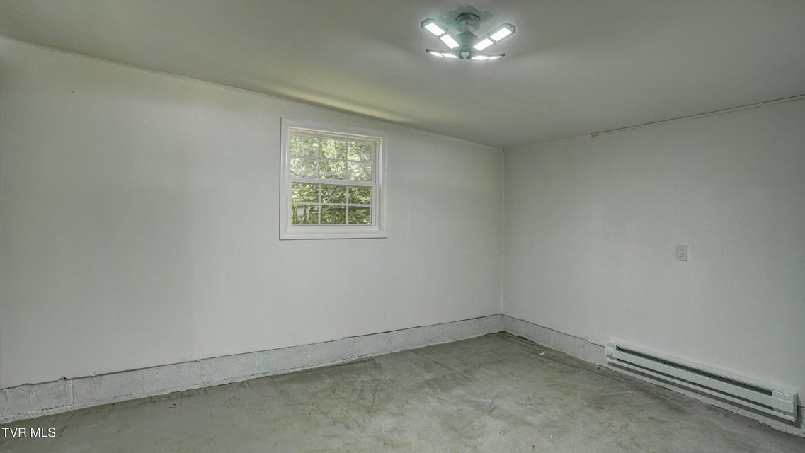 Photo #31: 401 Wilma Street