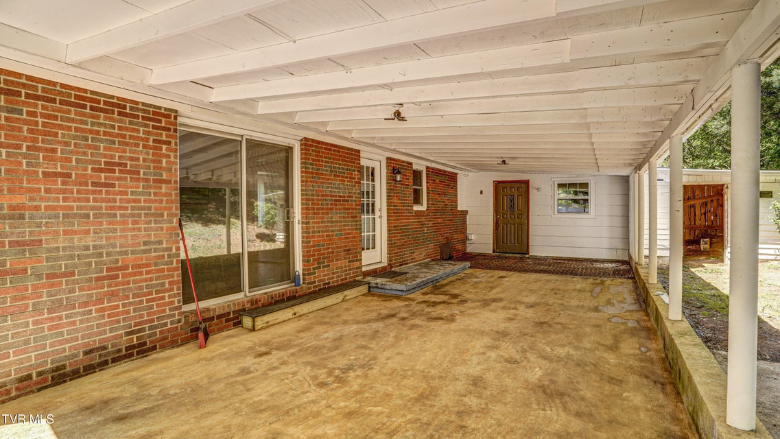 Photo #32: 401 Wilma Street
