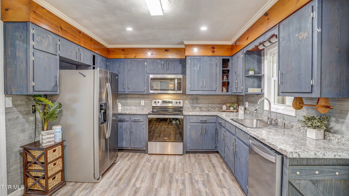 Photo #6: 401 Wilma Street
