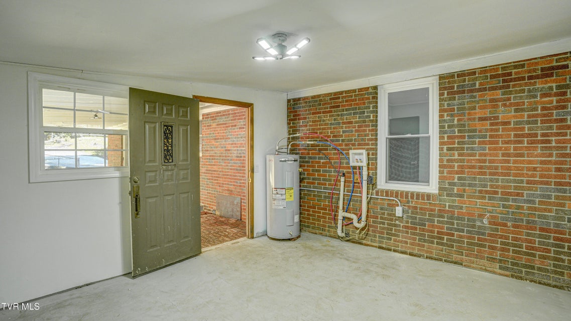 Photo #30: 401 Wilma Street