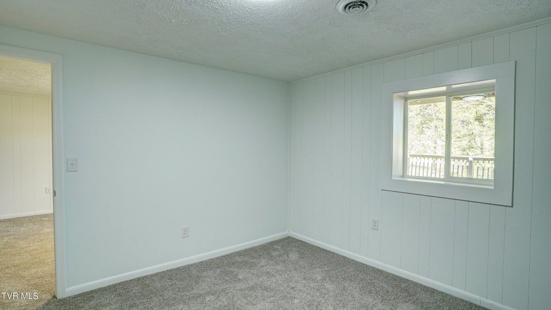 Photo #37: 4 Haver Hill Court