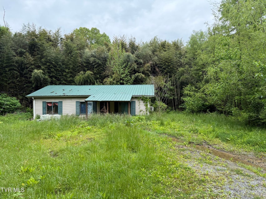 Photo #3: 721 Taggart Avenue