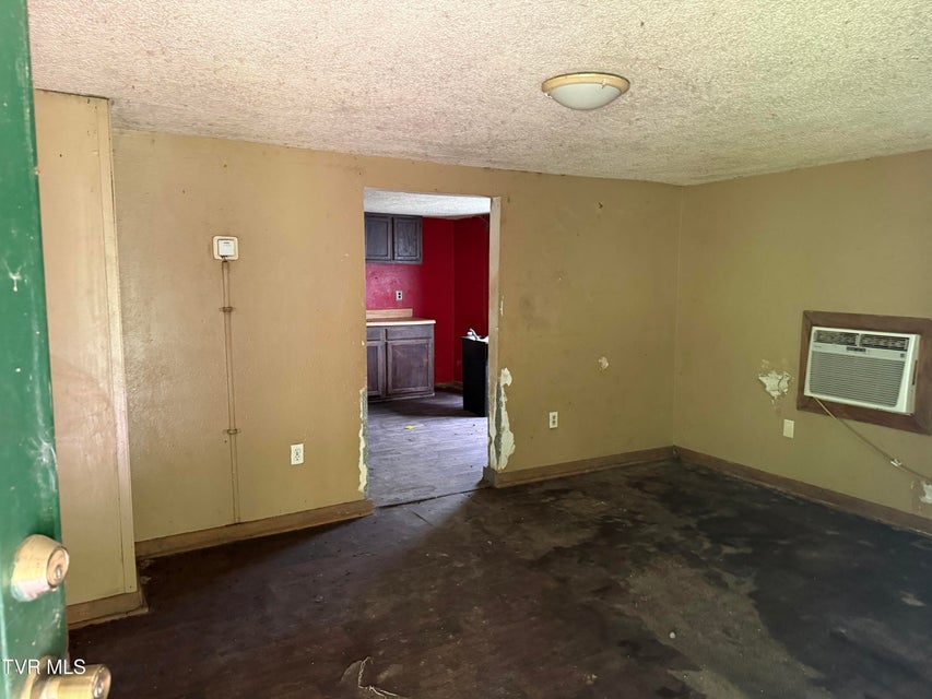 Photo #4: 721 Taggart Avenue