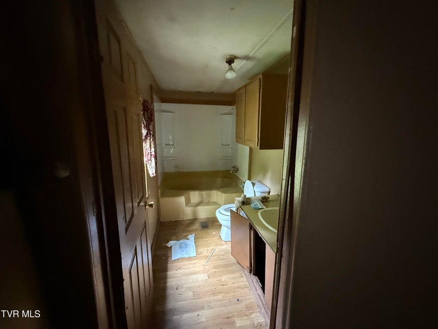 Photo #4: 733 Taggart Avenue