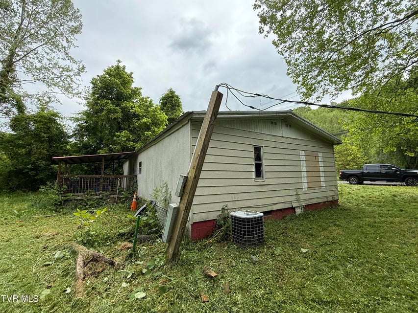 Photo #7: 733 Taggart Avenue
