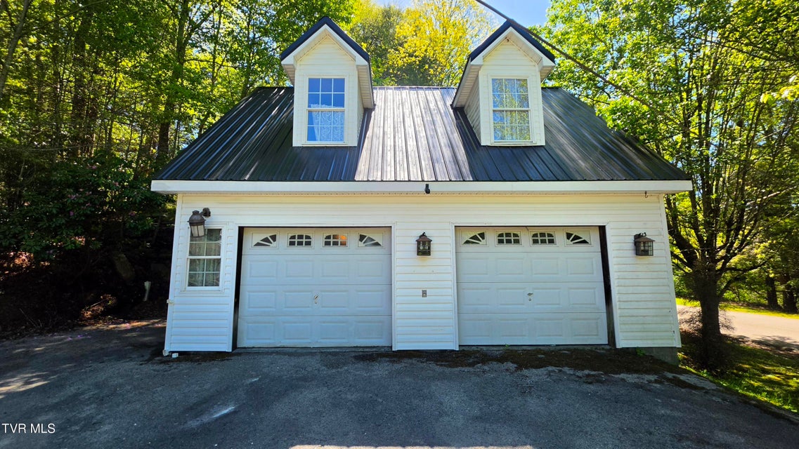 Photo #9: 5558 Paramont Road
