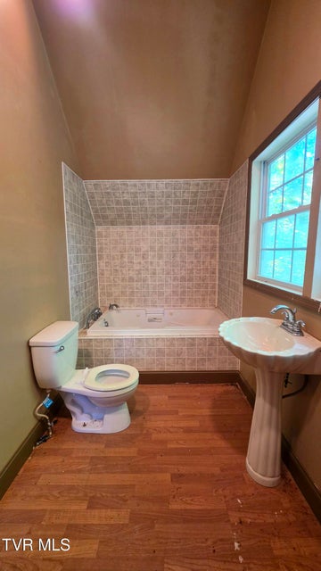 Photo #31: 5558 Paramont Road