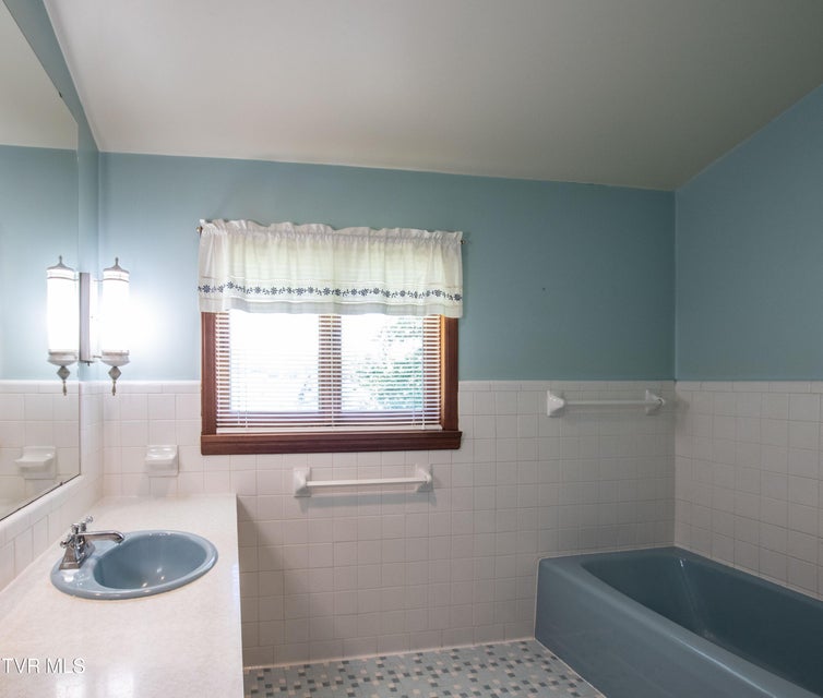 Photo #18: 18371 Westwood Drive