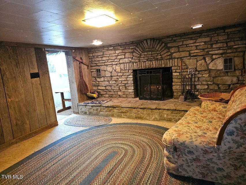 Photo #32: 2536 Orr Street