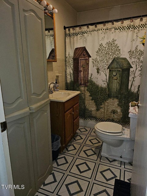 Photo #16: 2536 Orr Street