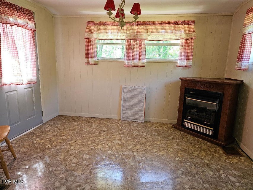 Photo #9: 2536 Orr Street
