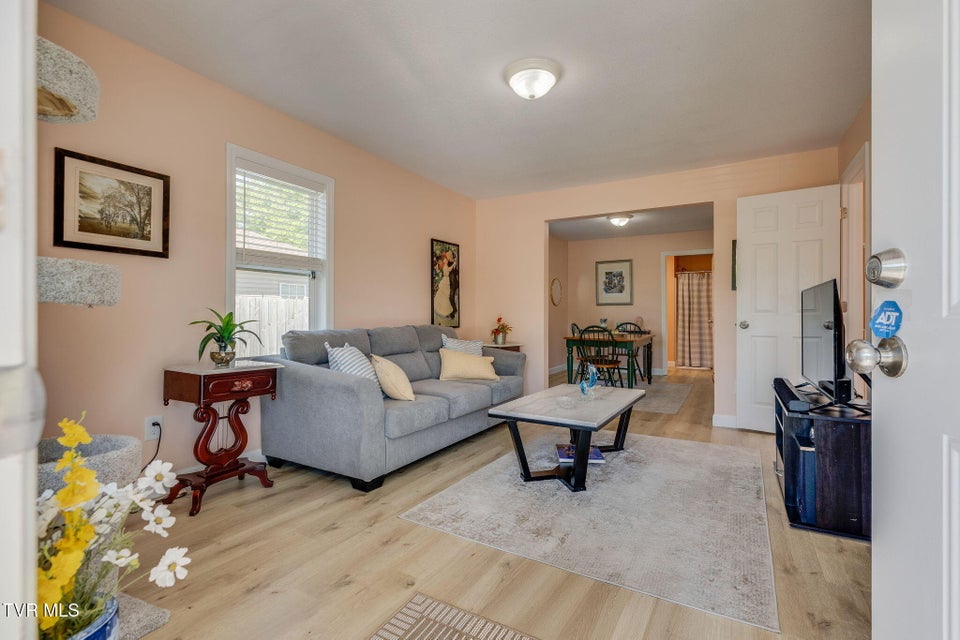 Photo #4: 1811 Fairview Avenue