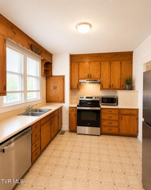 Photo #4: 1242 Center Street
