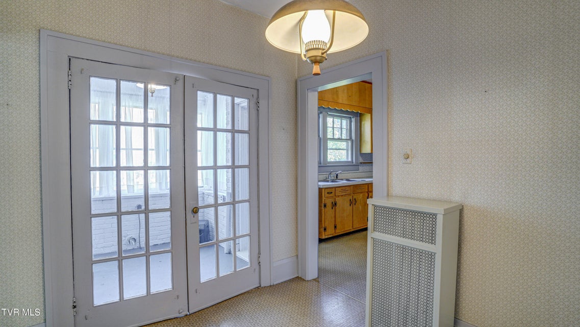 Photo #17: 704 Reynolds Street