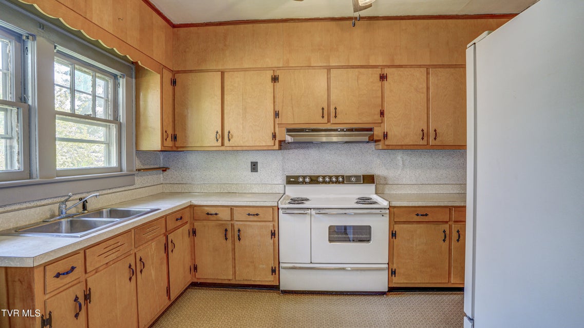 Photo #20: 704 Reynolds Street